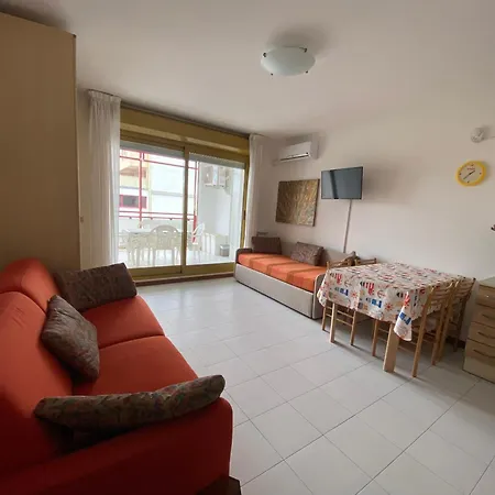 Monolocale Con Balcone, Comodo Al Mare, Posto Auto Privato דירה *