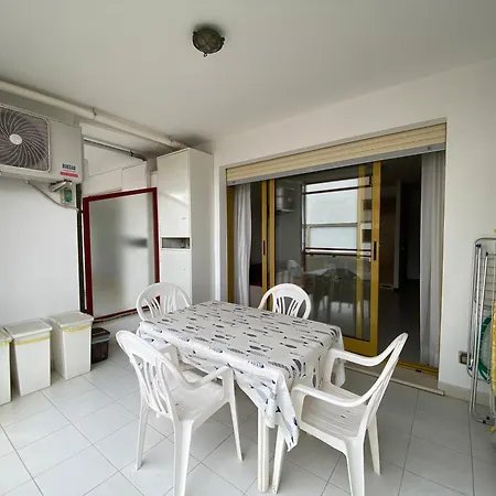 Monolocale Con Balcone, Comodo Al Mare, Posto Auto Privato דירה