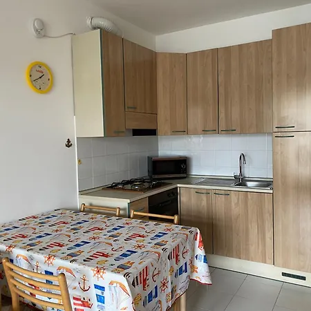 Monolocale Con Balcone, Comodo Al Mare, Posto Auto Privato *