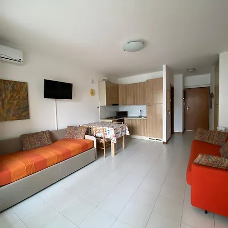 Monolocale Con Balcone, Comodo Al Mare, Posto Auto Privato דירה *