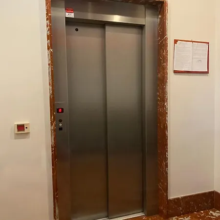 Monolocale Con Balcone, Comodo Al Mare, Posto Auto Privato